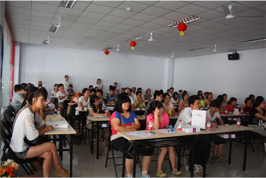 新鄉網站客服部第四期服務咨詢日會議報道