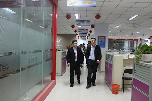 歡迎新鄉(xiāng)市政協(xié)副主席朱云卿一行蒞臨河南青峰網絡科技有限公司參觀指導